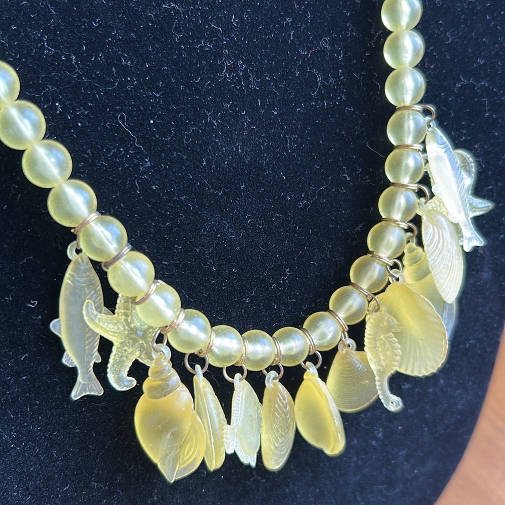 Genuine Lucite NWT aquatic charms on Ahbra Cale beads of lemon yellow necklace